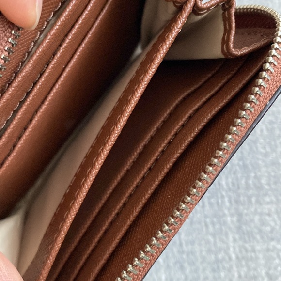 Bundle of two Coach mini white bag And brown mini Wallet - Picture 12 of 16